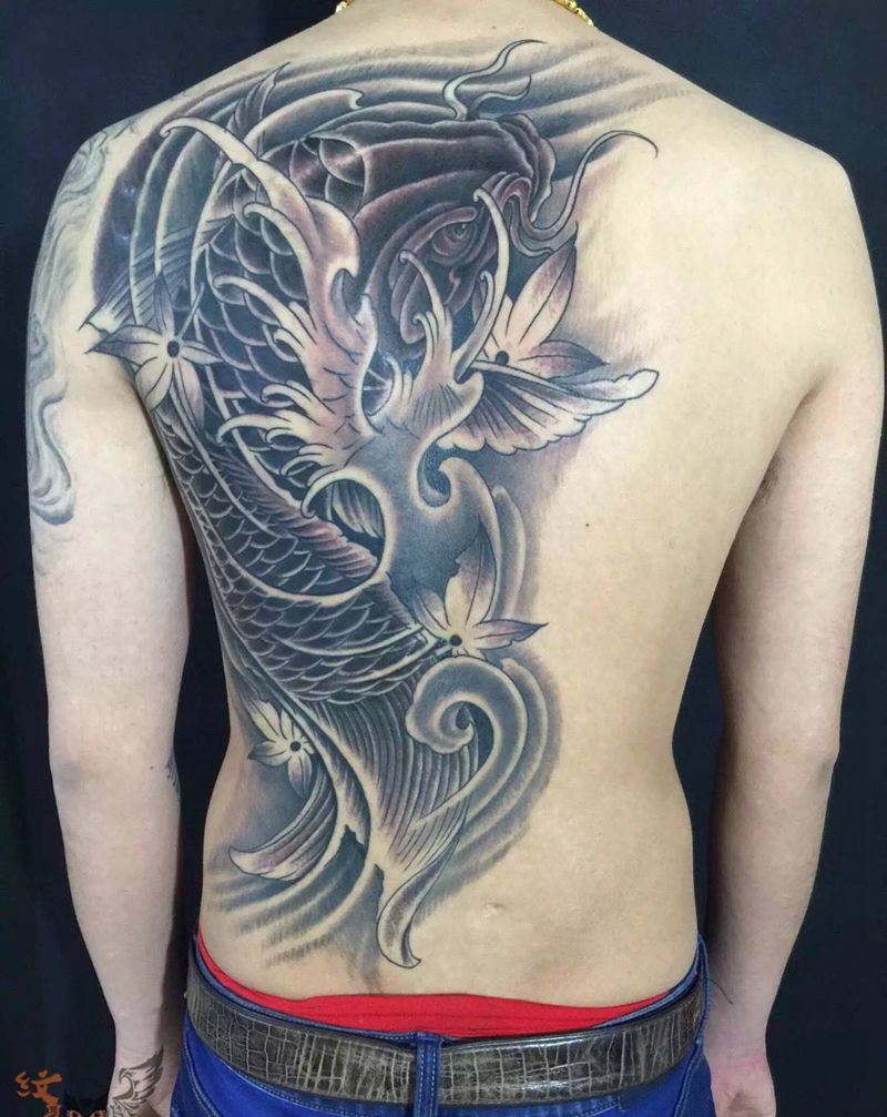 半背鲤鱼纹身图片_无锡.宜兴雨墨刺青常州背部动物传统纹身图案