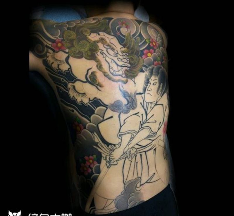 老传统未完成，纹身图片_背部老传统纹身图案