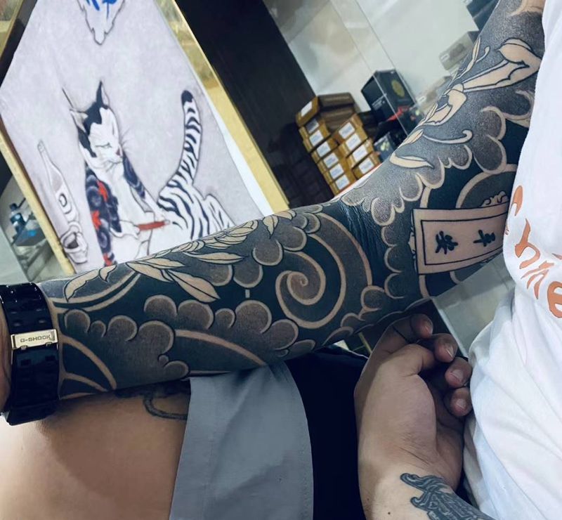 老传统花臂马上完工纹身图片_手臂老传统纹身图案