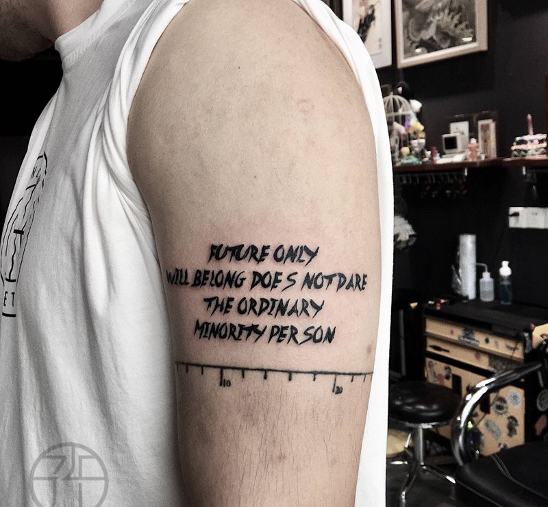 字母纹身图片_手臂纹身图案