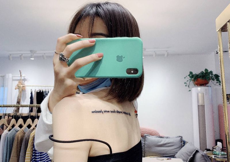 字母纹身图片_背部纹身图案