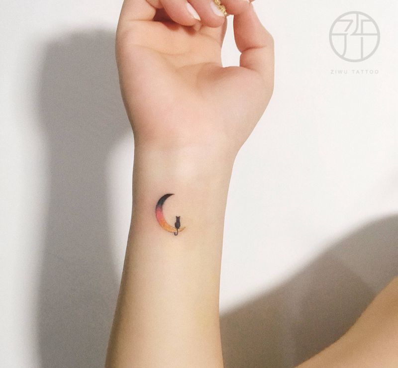 月亮纹身图片_手臂纹身图案