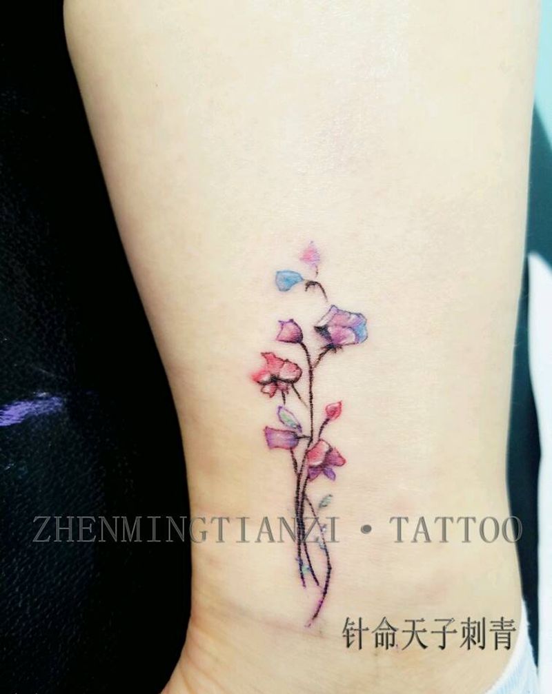 脚踝清新小花纹身图片