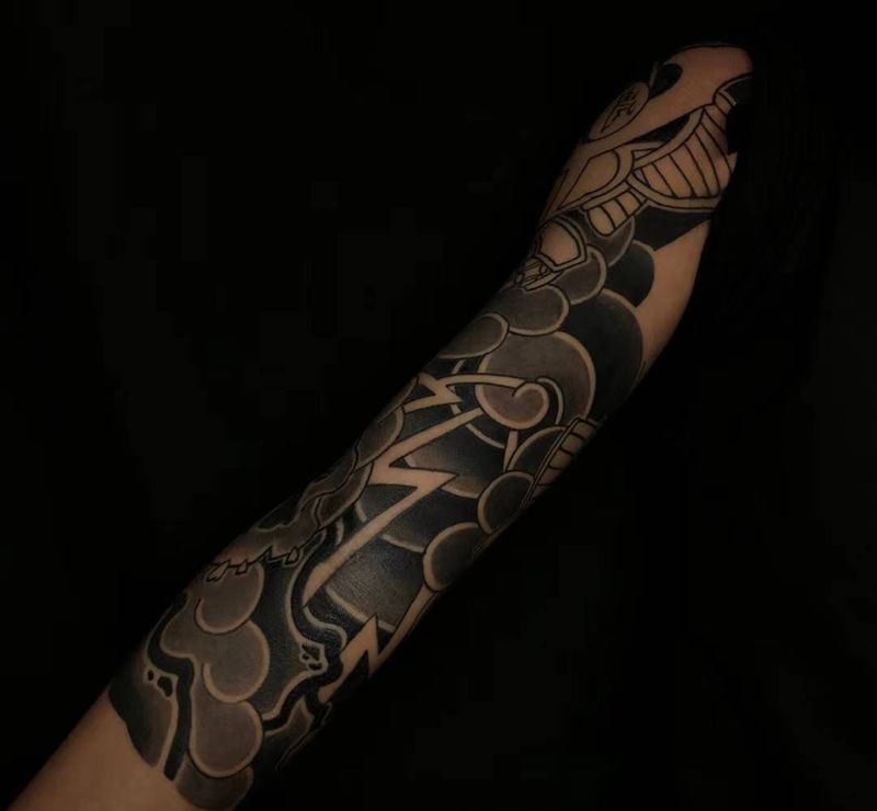 七分袖纹身图片_手臂老传统纹身图案