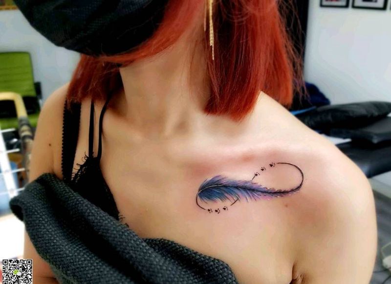 清新小羽毛纹身图片