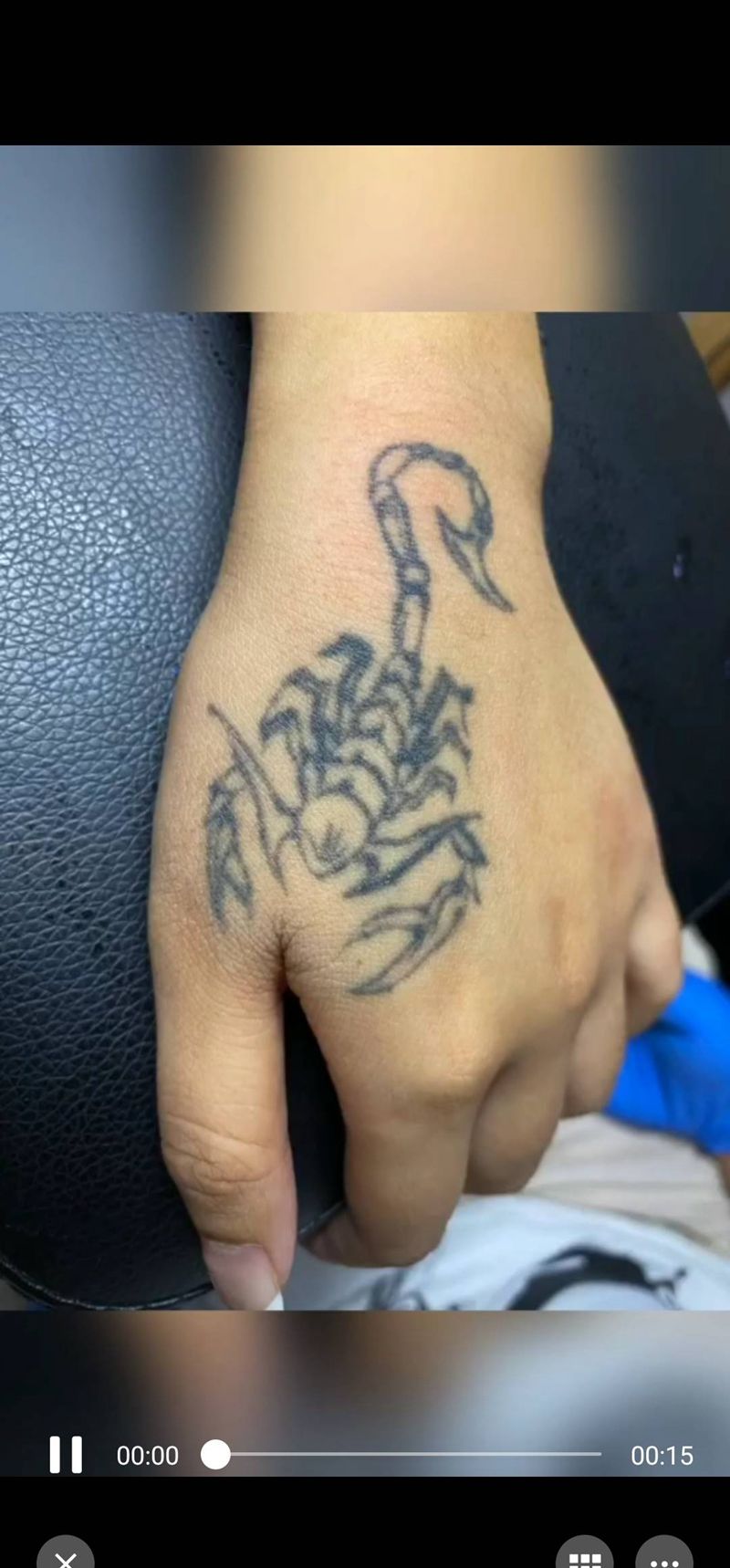 虎口蝎子清洗第一次纹身图片_手部老传统新传统纹身图案