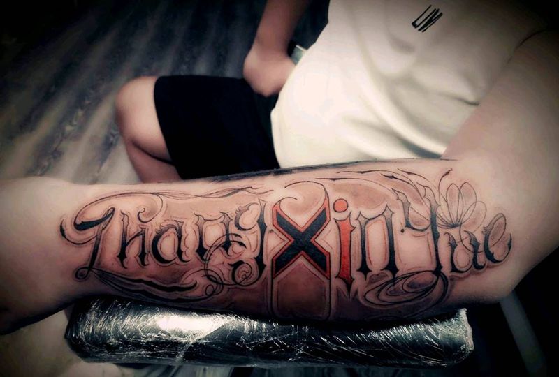 花体字纹身图片_手臂花体字纹身图案