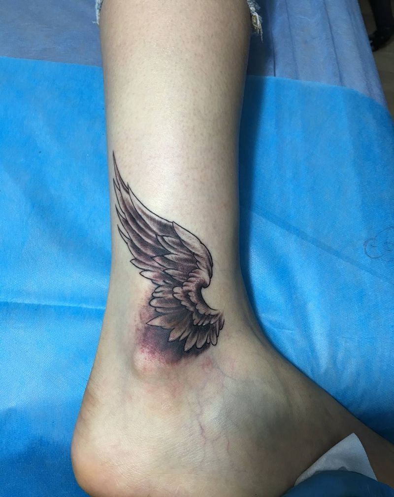 脚踝翅膀纹身图片