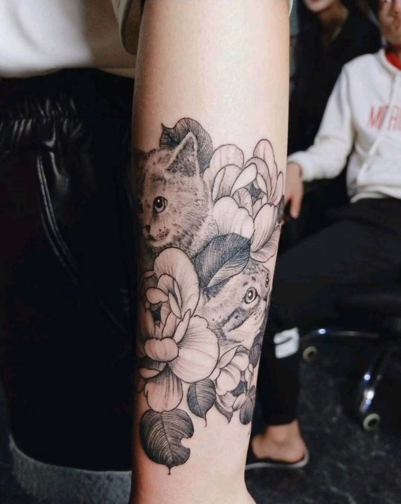 素花猫咪纹身图片_手臂纹身图案