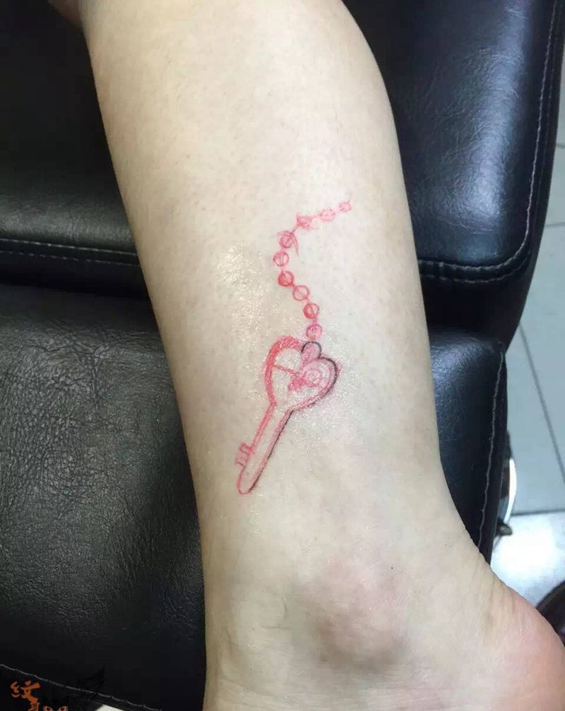 钥匙纹身图片_无锡.宜兴雨墨刺青常州脚部腿部清新原创纹身图案