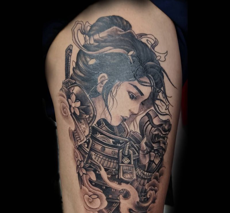 女武士纹身图片_臀部新传统纹身图案