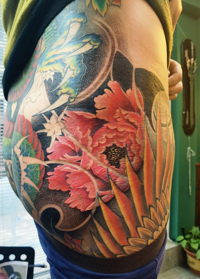 牡丹纹身图片_腿部新传统纹身图案