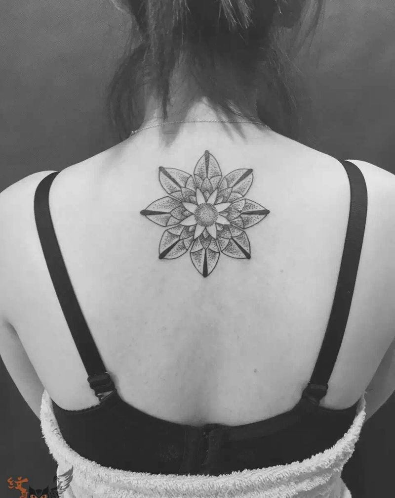 梵花纹身图片_无锡.宜兴雨墨刺青背部字符原创清新纹身图案