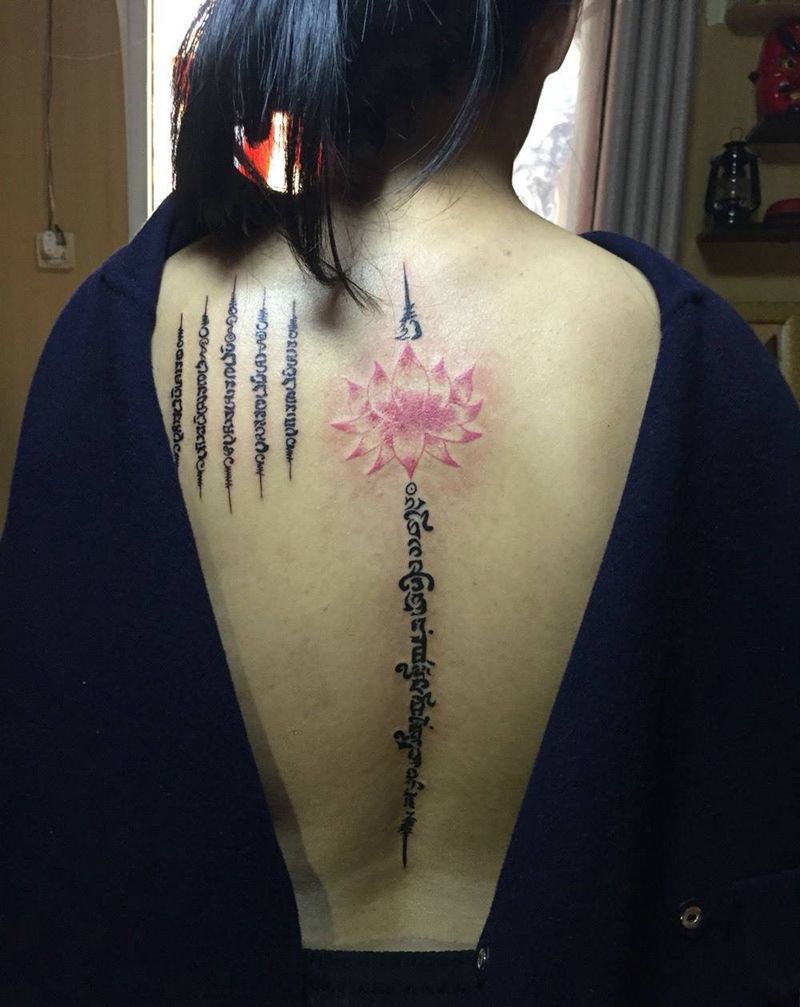 泰文纹身图片_成品背部习俗字符纹身图案