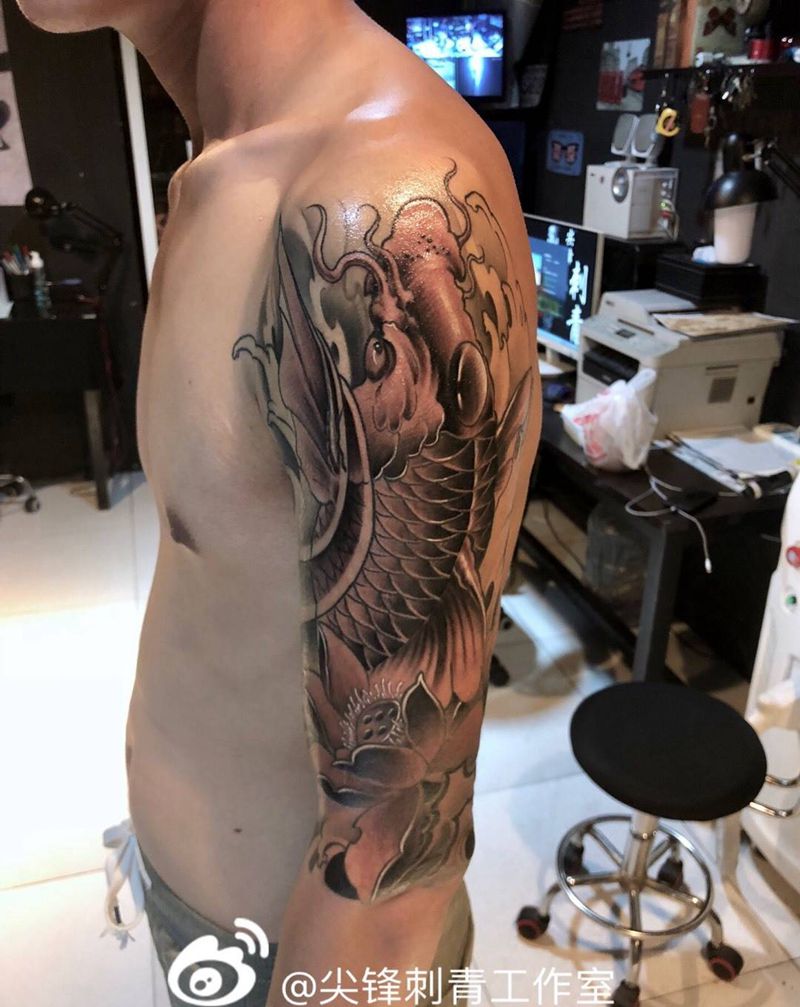 鲤鱼纹身图片_成品手臂传统动物纹身图案