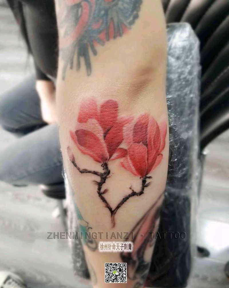 桃花纹身图片_手臂欧美写实小清新纹身图案