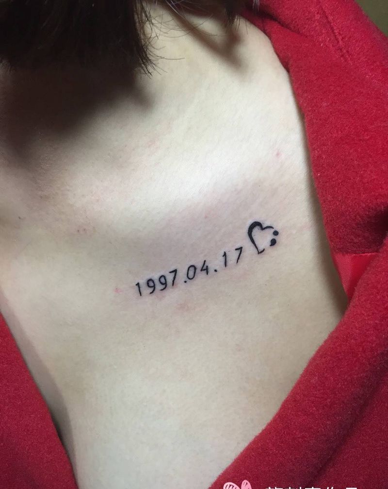 锁骨小清新纹身图片_成品胸部传统字符纹身图案