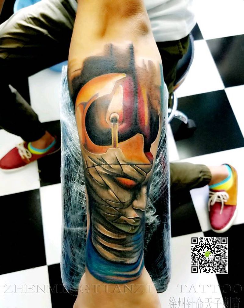 欧美花臂小臂部分完成纹身图片