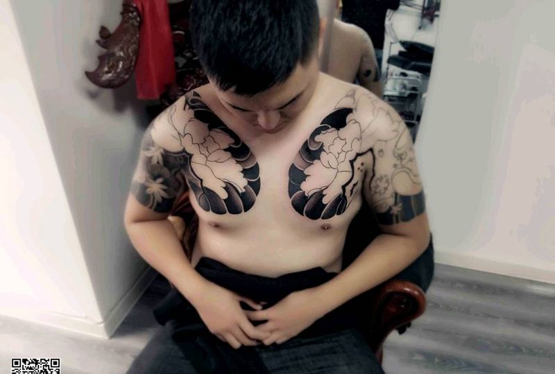 半甲一对 黑灰部分未完纹身图片