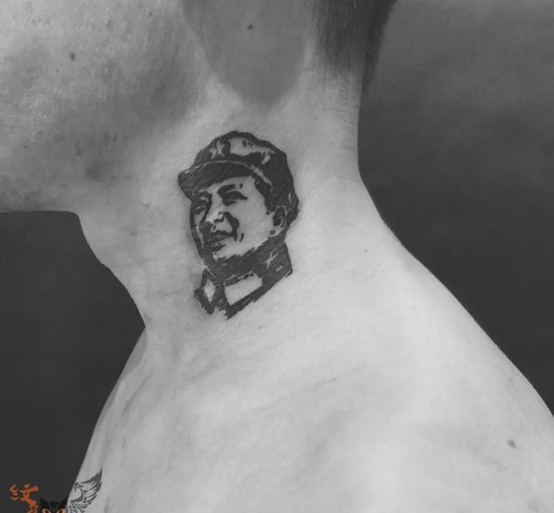 毛泽东像纹身图片_雨墨刺青常州宜兴无锡.颈部人物图腾清新肖像国画纹身图案