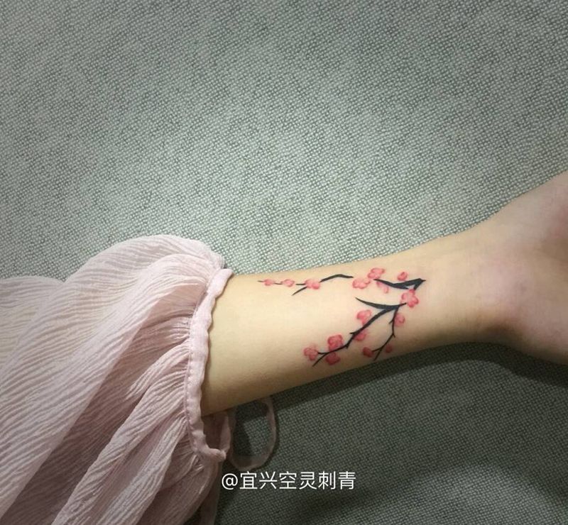 梅花桃花纹身图片