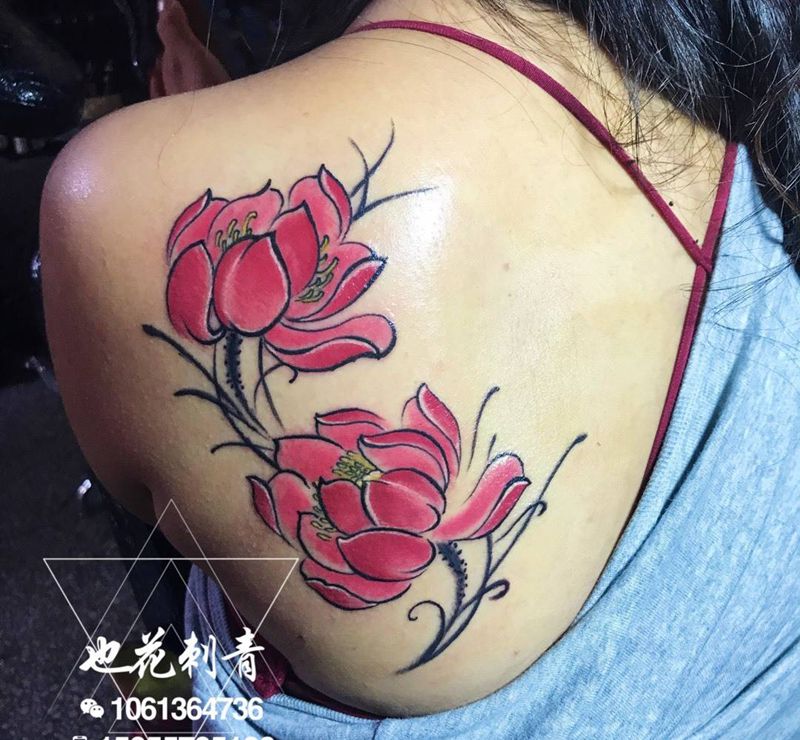 莲花纹身图片_成品背部肩部传统清新国画习俗静物植物贴纸纹身图案