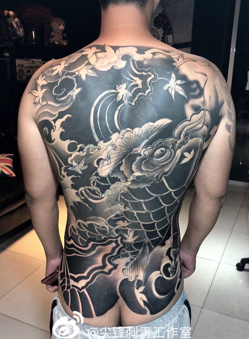 满背遮盖纹身图片