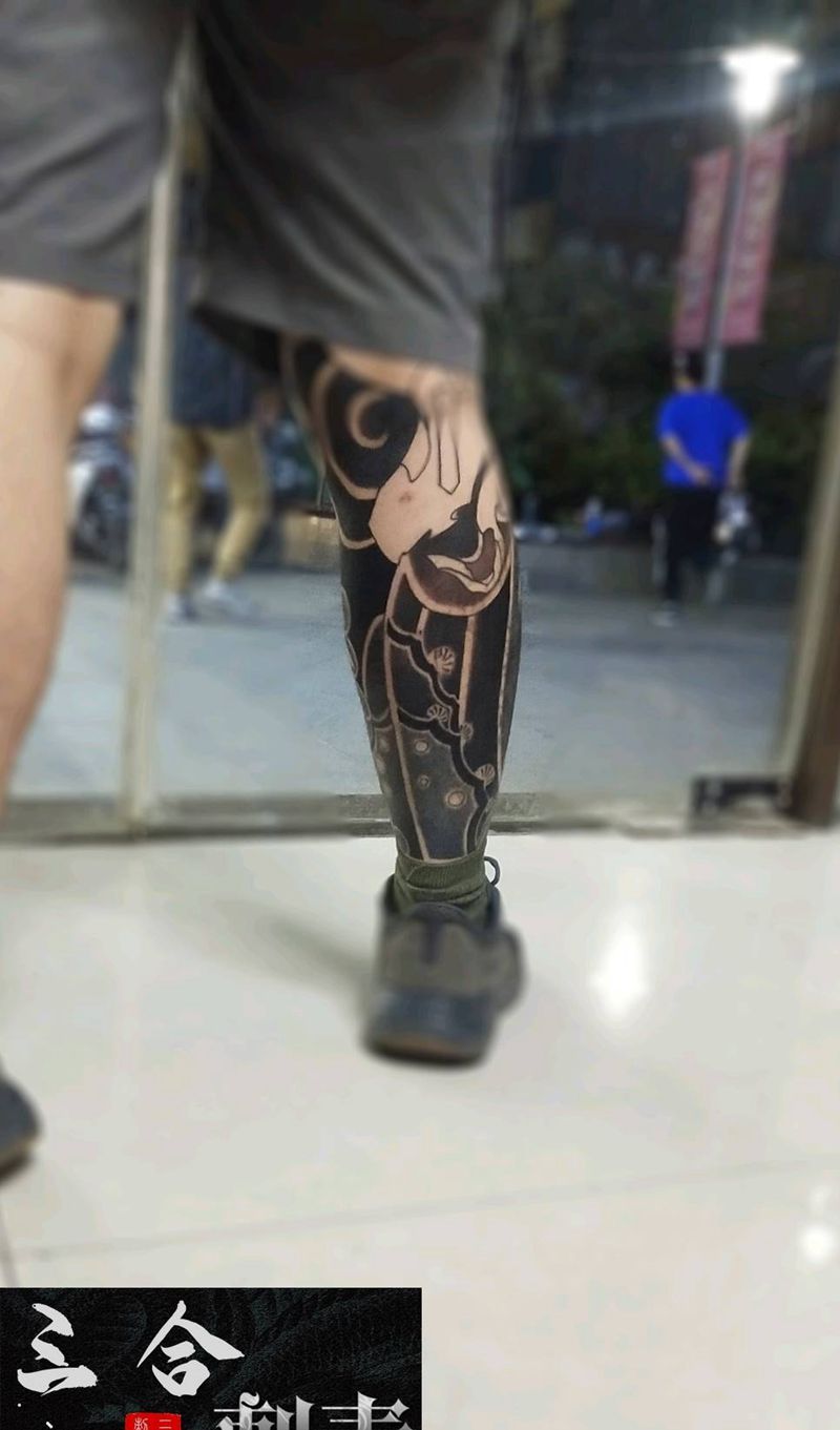 遮盖大鱼未完成纹身图片_腿部老传统纹身图案