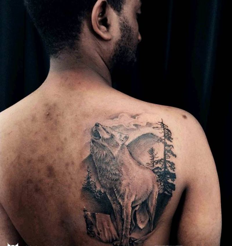 非洲狼纹身图片_背部欧美写实纹身图案