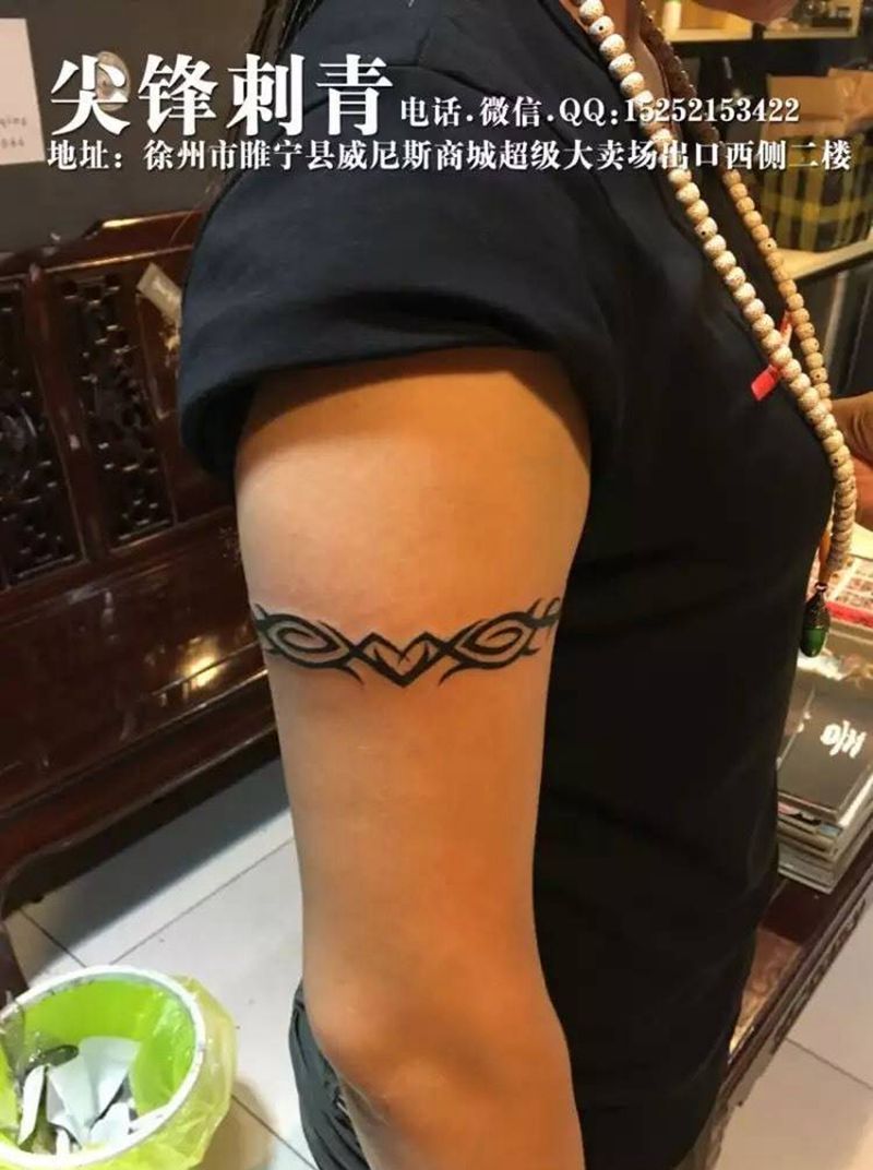 臂环纹身图片