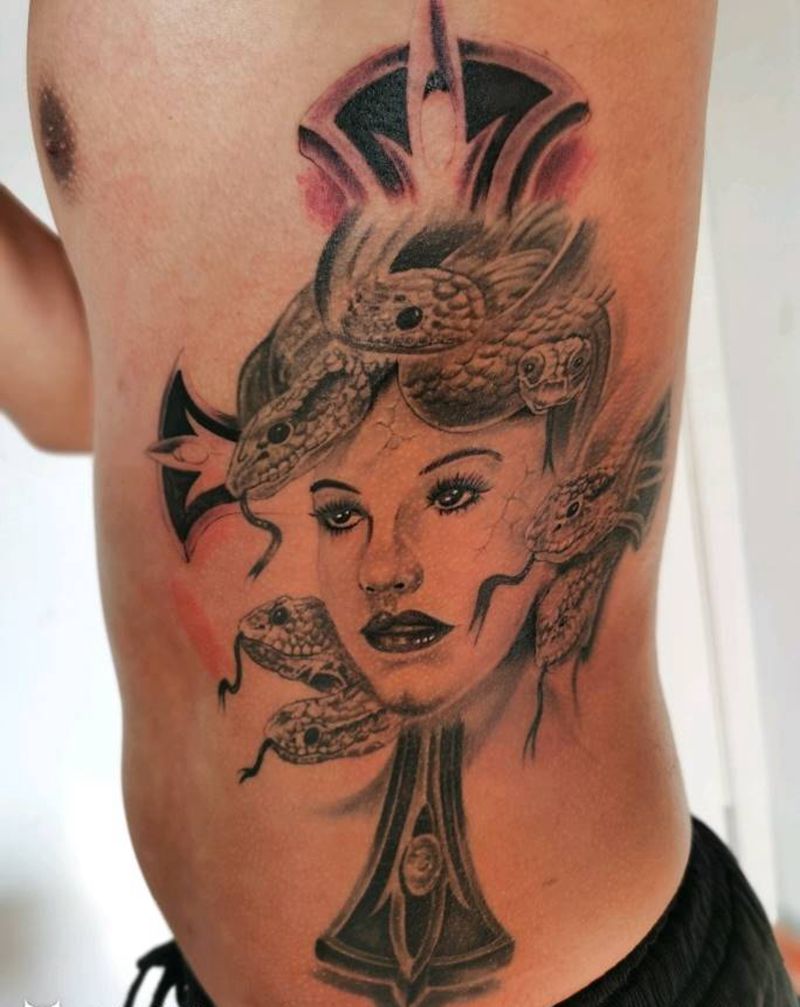 美杜莎纹身图片_腰部欧美写实纹身图案