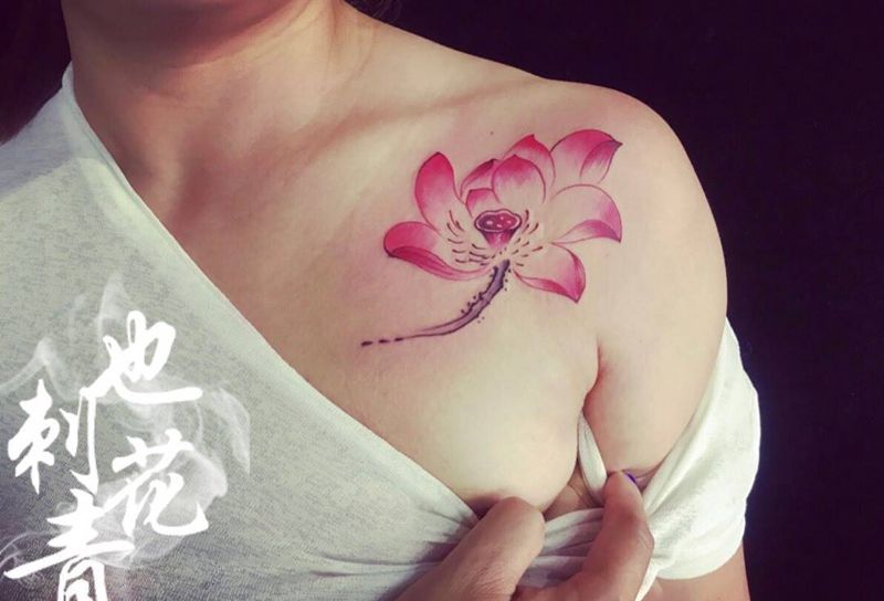 荷纹身图片_成品颈部肩部清新贴纸静物植物纹身图案