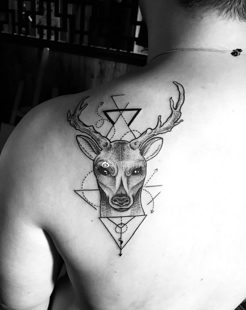 鹿纹身图片
