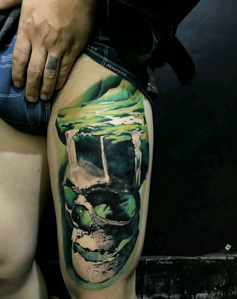 写实骷髅，福建纹身大赛第三名纹身图片_腿部脚部欧美写实彩色骷髅写实骷髅大腿骷髅纹身图案