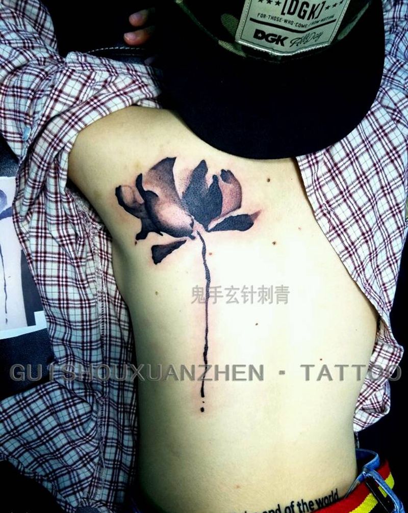 水墨花纹身图片