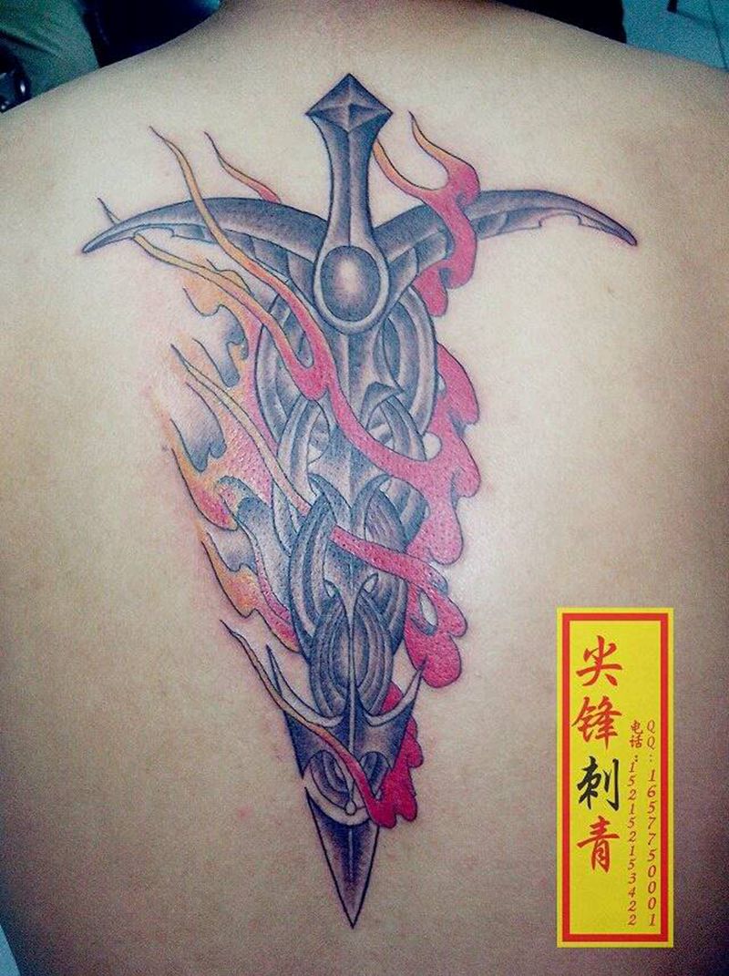 火剑纹身图片_背部静物成品纹身图案
