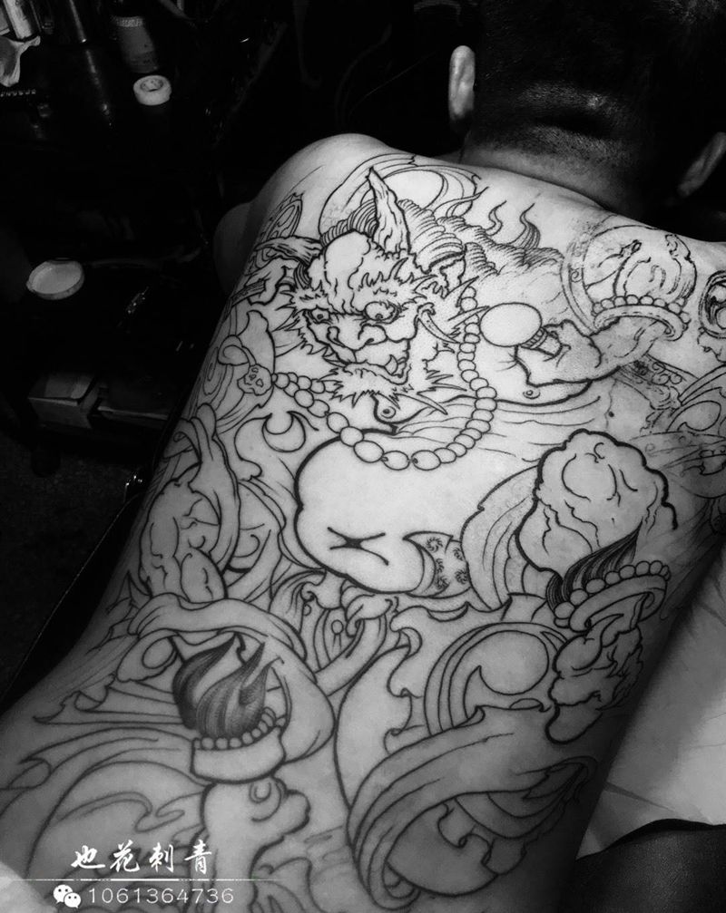 满背雷神纹身图片_成品背部传统鬼神纹身图案