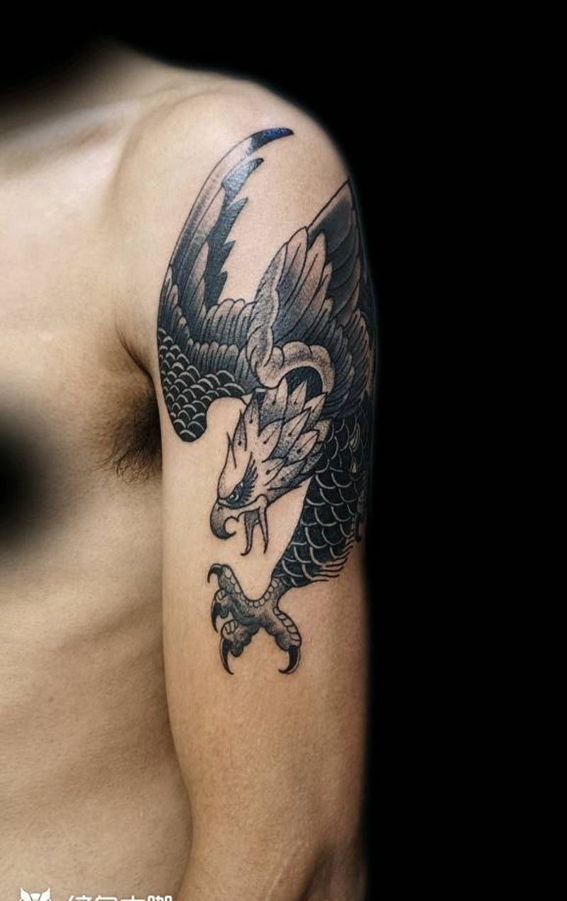 Old大佬鹰纹身图片_手臂Old School纹身图案