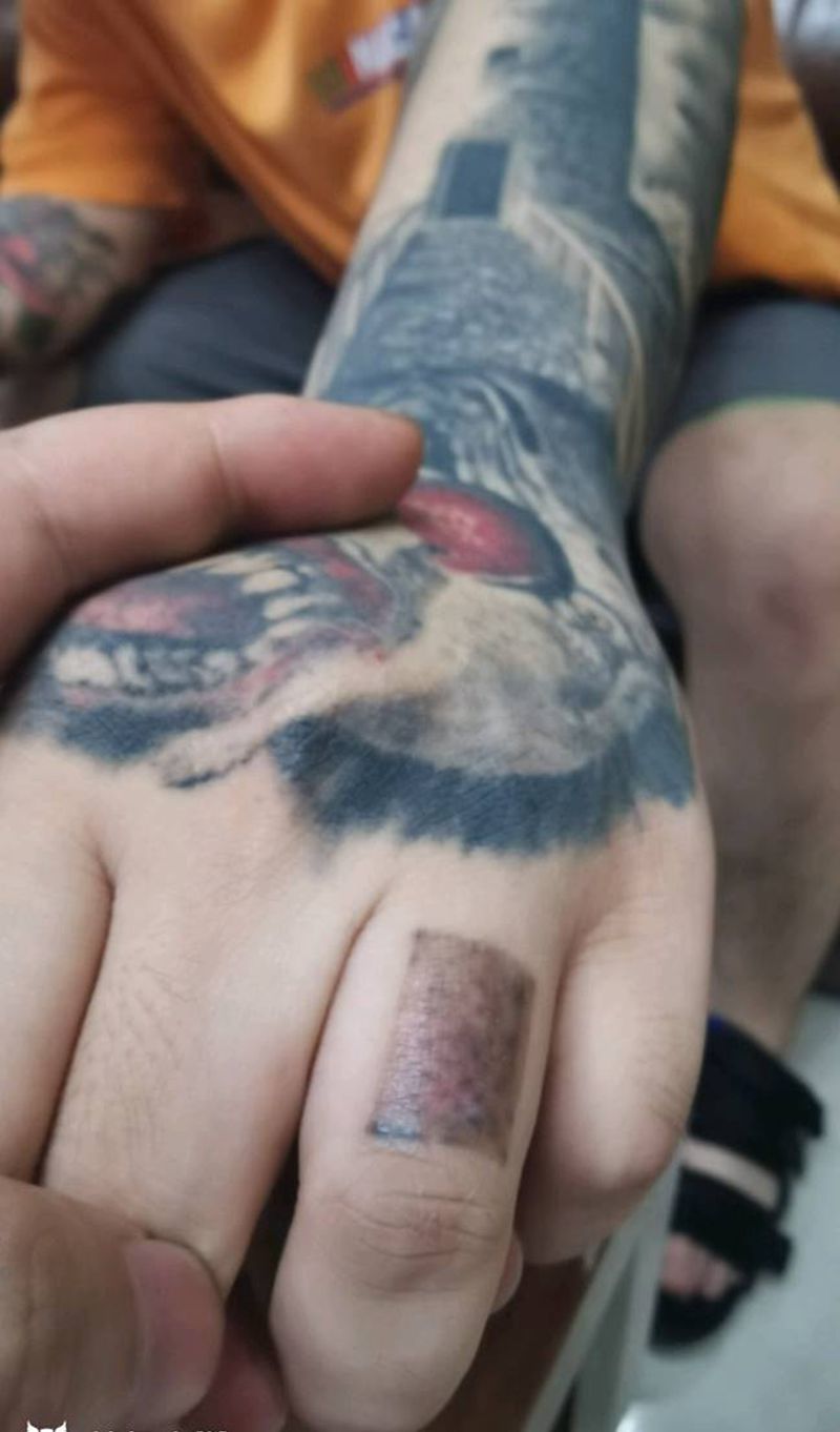 洗黑指一次恢复后纹身图片_手部洗纹身图案
