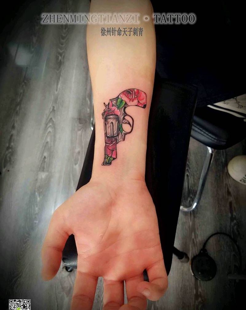 左轮school纹身图片_手臂Old School纹身图案