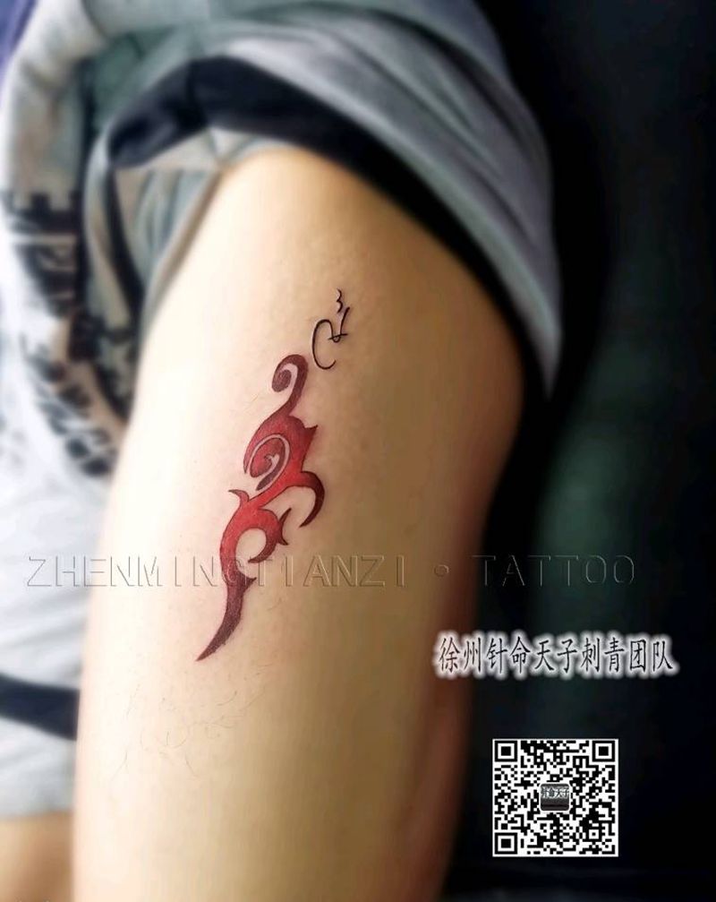 彩色小图腾加字母纹身图片