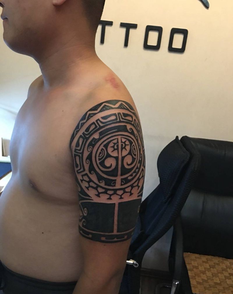 大臂玛雅图腾纹身图片