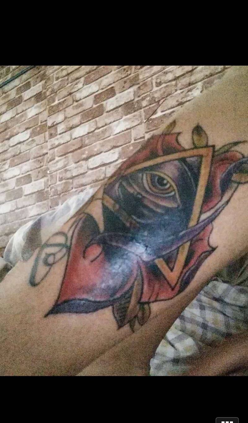 天使之眼纹身图片_腿部植物宜兴无锡.雨墨刺青成品纹身图案