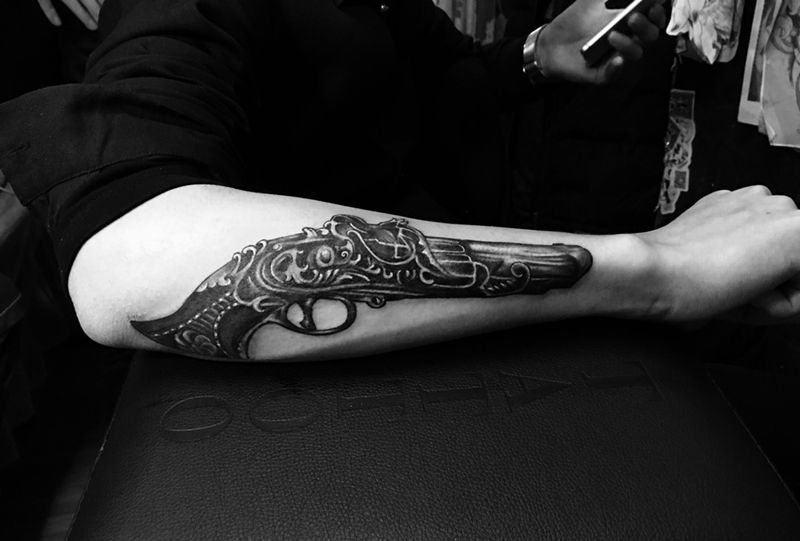 枪纹身图片