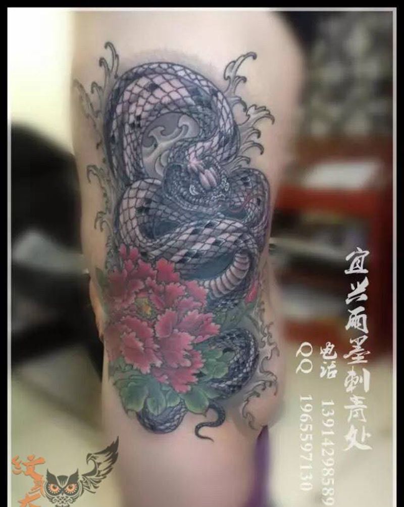 蛇纹身图片_雨墨刺青宜兴无锡.常州腹部腰部动物传统清新写实纹身图案