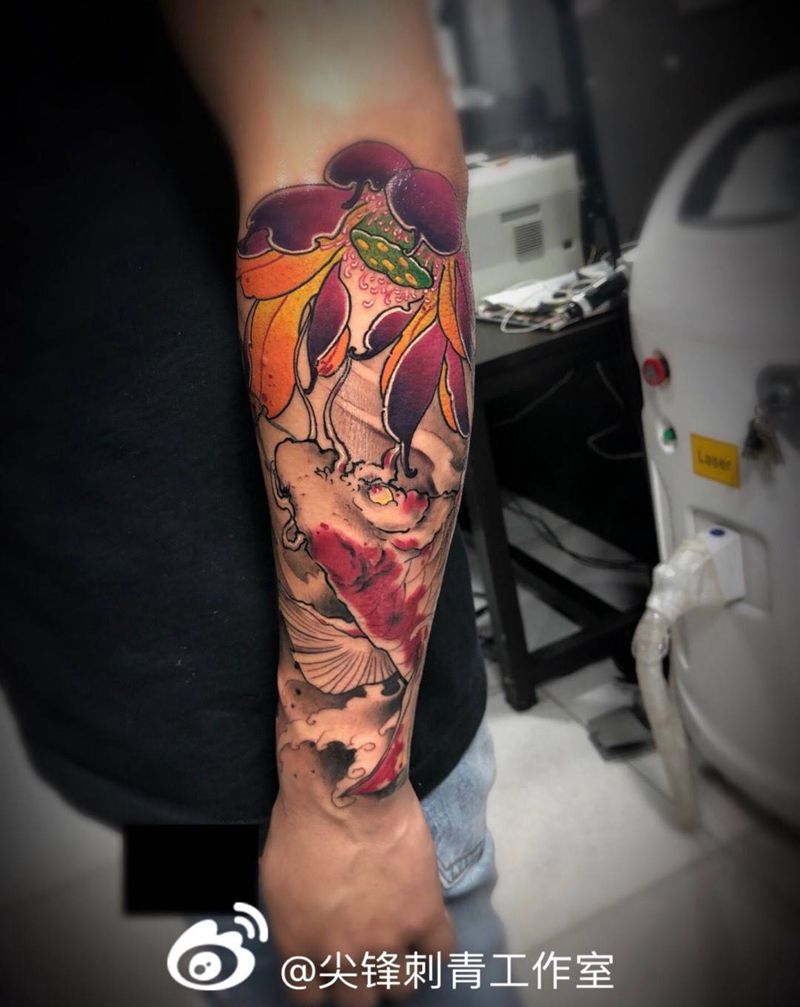 锦鲤纹身图片_手臂新传统纹身图案