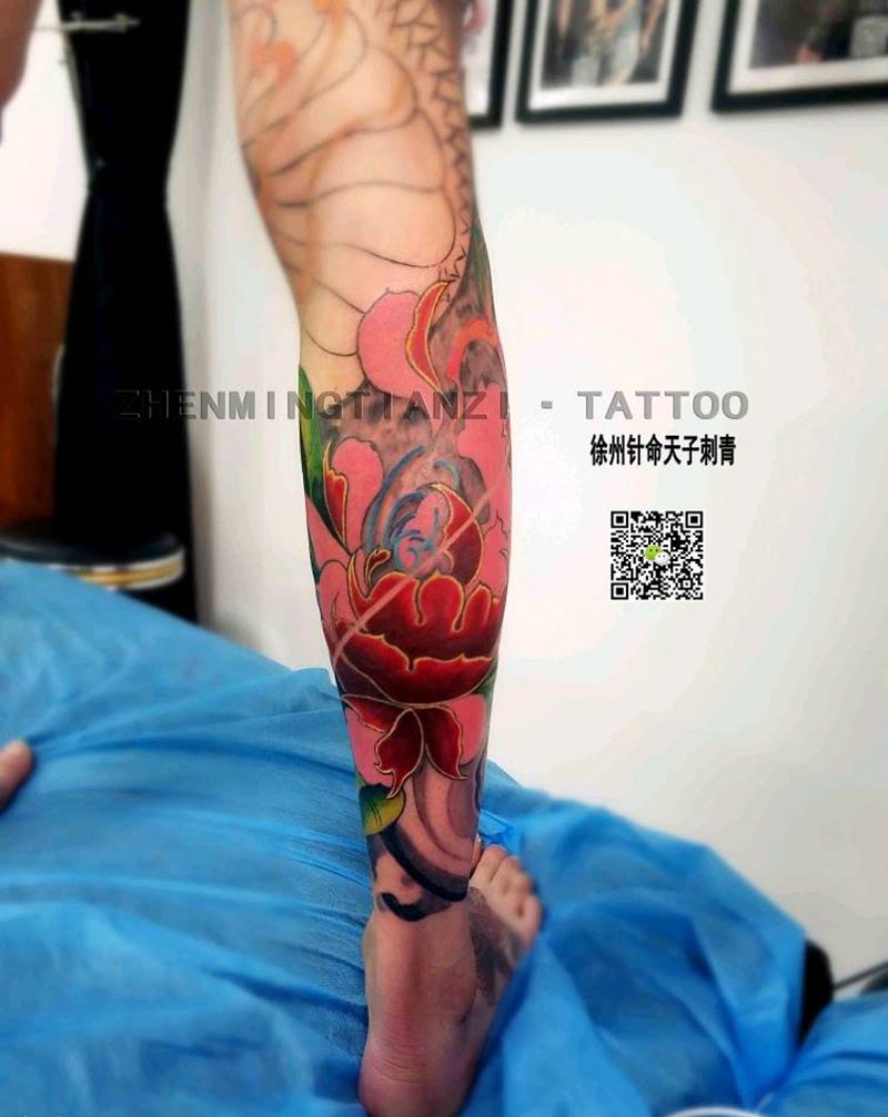 牡丹 小腿正后方纹身图片