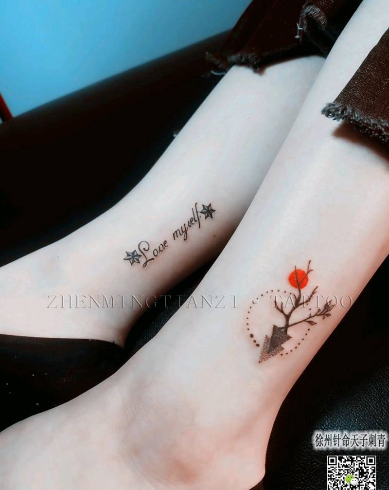 美女小图两枚纹身图片