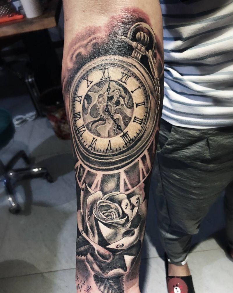 怀表玫瑰纹身图片