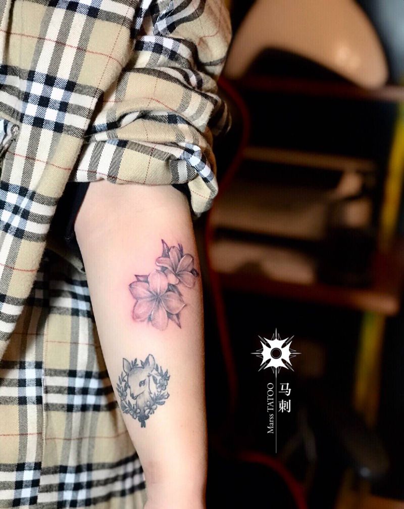 樱花纹身图片_手臂纹身图案